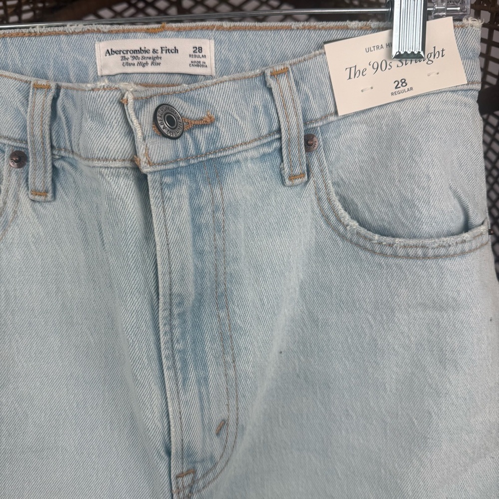 Abercrombie Ultra High Rise 90s Straight Jeans 28R NWT Raw Hem - Picture 10 of 10